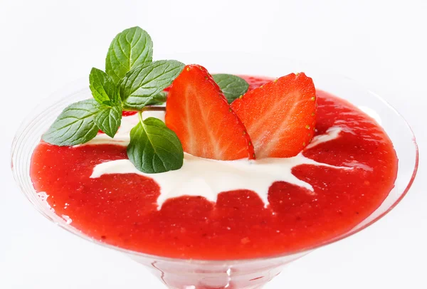 Purea di fragole con crema — Foto Stock