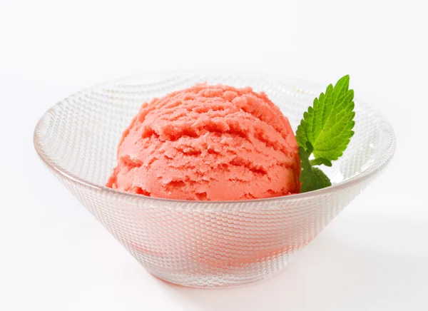 Scoop of pink fruit flavored sherbet — Stock Photo, Image