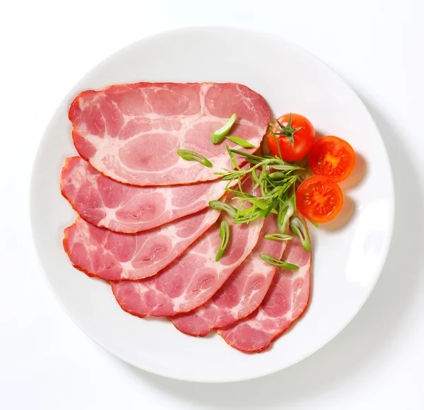 Scheiben vom geräucherten Schweinehals — Stockfoto