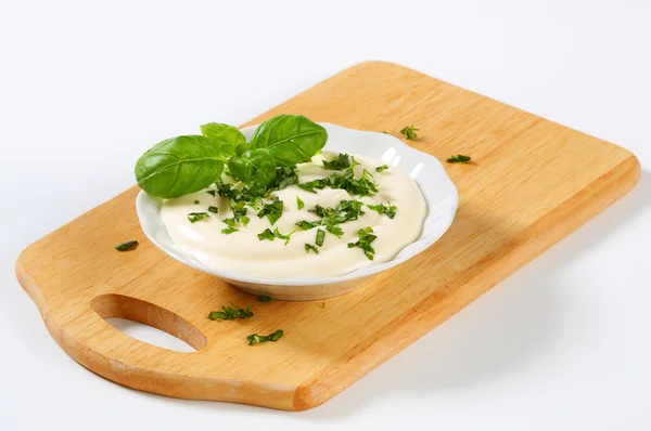 Sour cream dressing with parsley — Stock Photo, Image