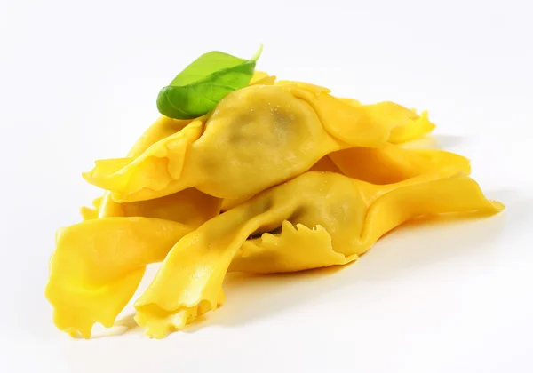 Caramelle-vormige gevulde pasta — Stockfoto