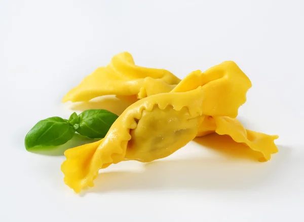 Caramelle-shaped stuffed pasta — Stock Photo, Image