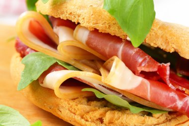 Çikolataya üçgen somun barlar