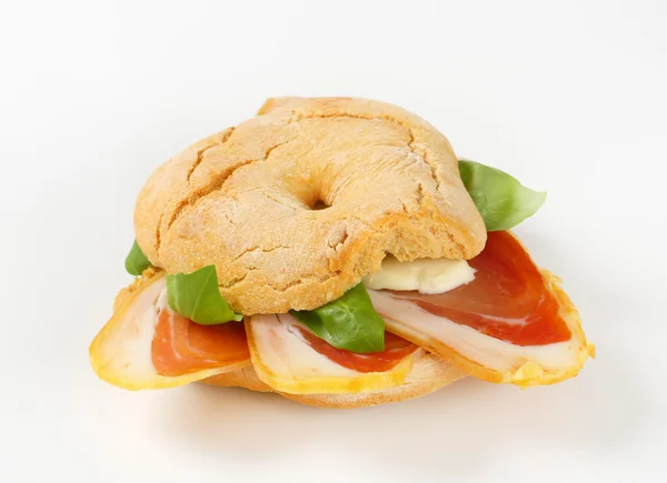 Prosciutto crudo ve mozzarella ile friselle — Stok fotoğraf