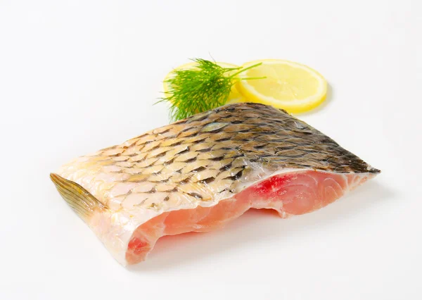 Raw carp fillet — Stock Photo, Image