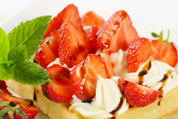 Crisp waffle with  strawberries and cream — Stock Photo, Image