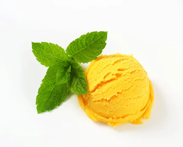 Scoop of yellow sorbet — Stock Photo, Image