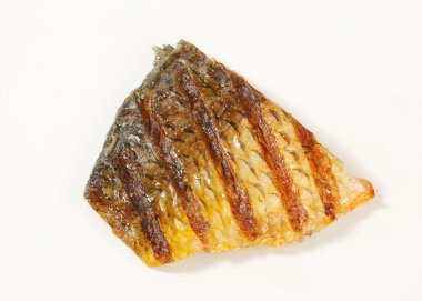 ızgara sazan balığı filetosu