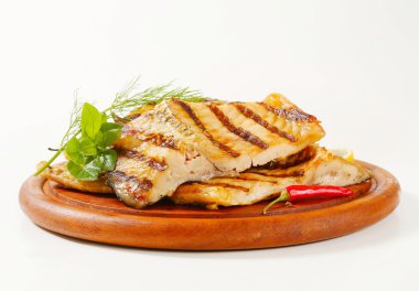 ızgara sazan balığı filetosu