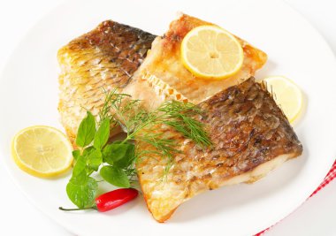 fırın kavrulmuş sazan