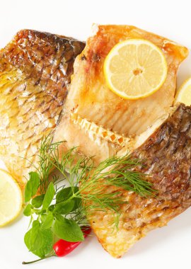 fırın kavrulmuş sazan