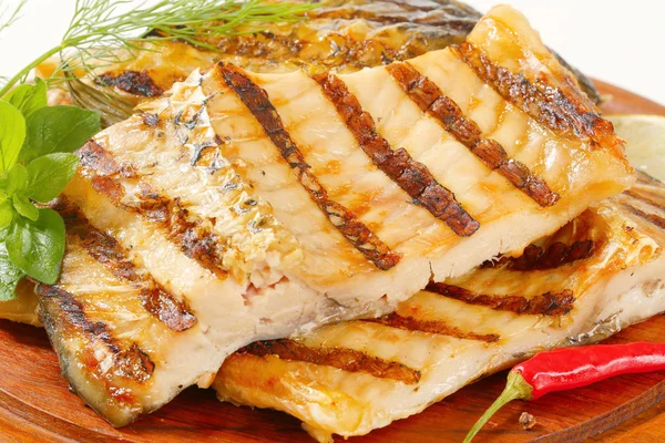 Filetes de carpa a la parrilla — Foto de Stock