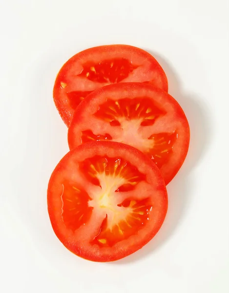 Свежие томатные ломтики — стоковое фото
