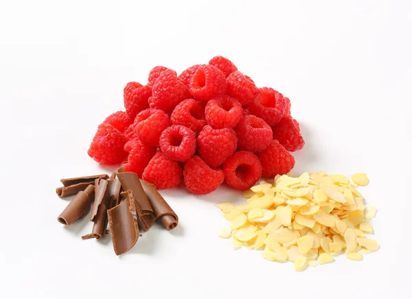 Fresh raspberries, chocolate curls and sliced almonds — Stock Photo, Image