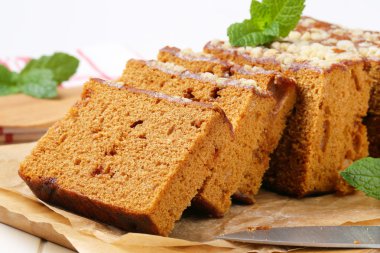 zencefilli ekmek dilimlenmiş