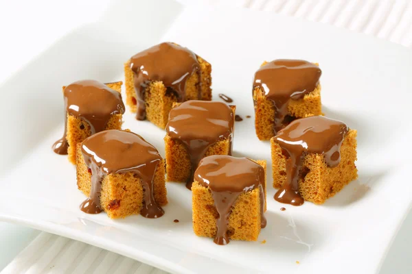 Gingerbread squares with melted chocolate — Stock Photo, Image