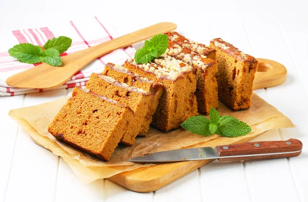 Sliced gingerbread loaf — Stock Photo, Image