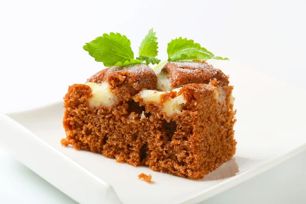 Gingerbread cake with cheese — Stock Photo, Image