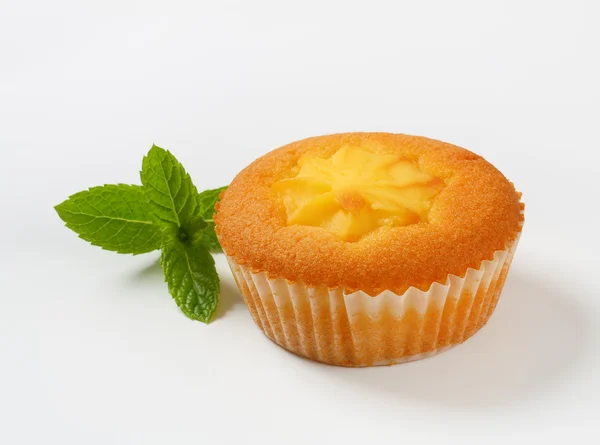 Pudding filled cupcake — Stock Photo, Image