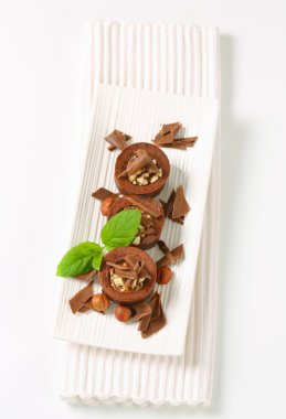 Mini çikolatalı fındıklı kek