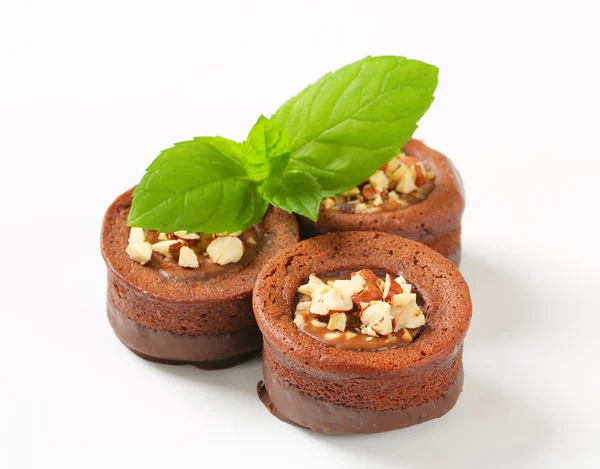 Mini bolos de avelã de chocolate — Fotografia de Stock