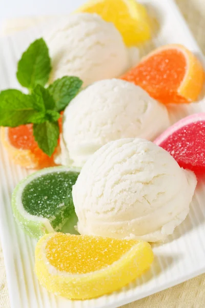 Морозиво з желе цукерки — стокове фото