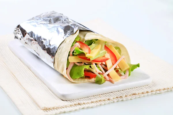 Wrap mit Schinken und Käse — Stockfoto