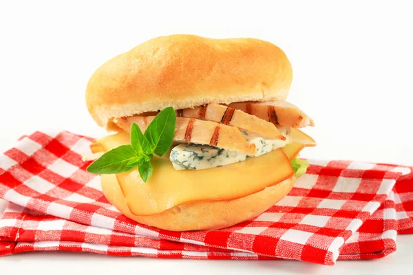 Chicken and cheese sandwich — Stock Photo, Image