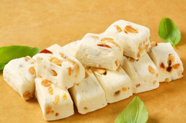 Beyaz yumuşak nuga küpleri