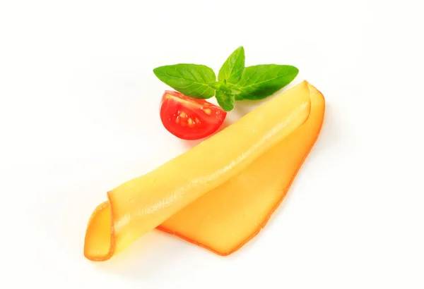 Rebanada de queso ahumado —  Fotos de Stock