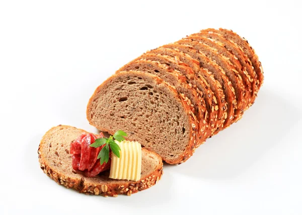 面包与黄油和萨拉米香肠 — 图库照片