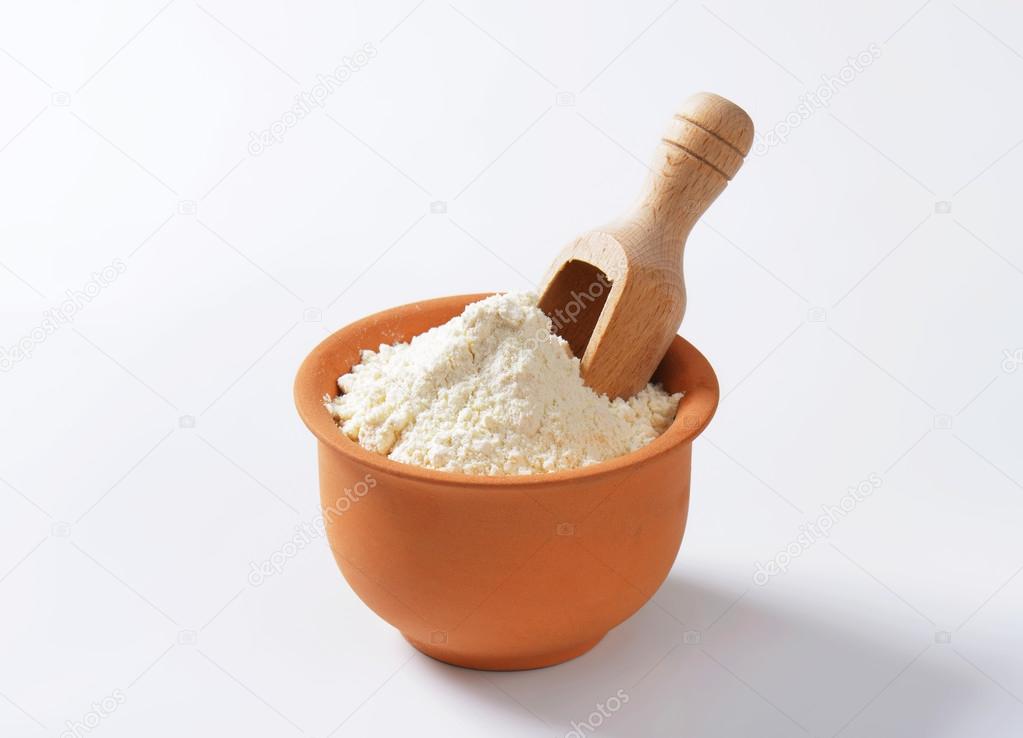 Wheat flour in terracotta dish