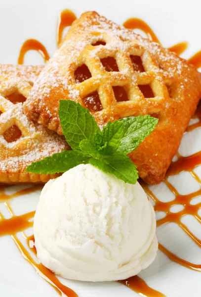 Torte di albicocche con gelato — Foto Stock