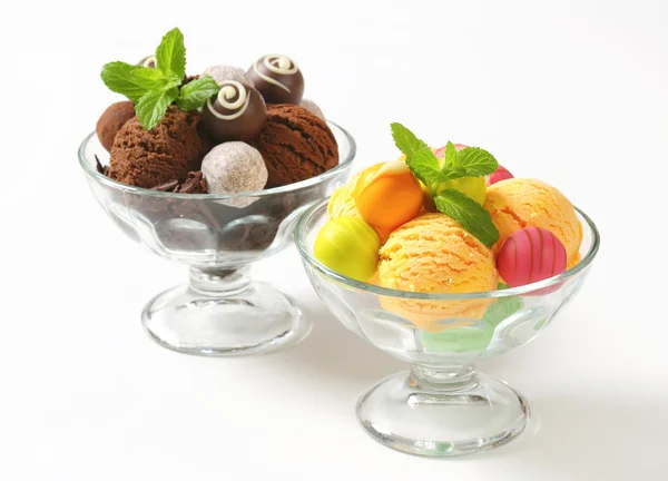 Ice cream coupes with chocolate truffles and pralines — Stock Photo, Image