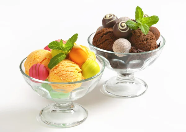 Ice cream coupes with chocolate truffles and pralines — Stock Photo, Image