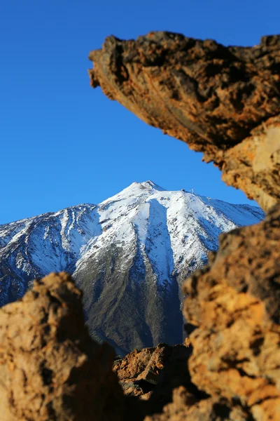 テイデ山の雪に覆われたピーク — ストック写真