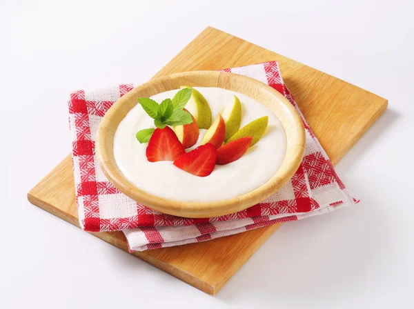 Pudín de leche con fruta — Foto de Stock