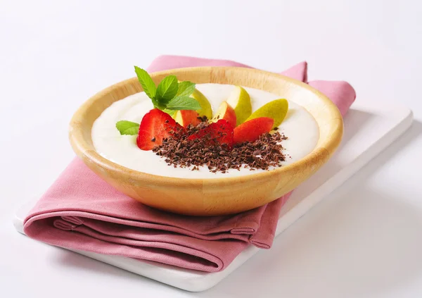 Milk pudding with fruit — Stock Photo, Image