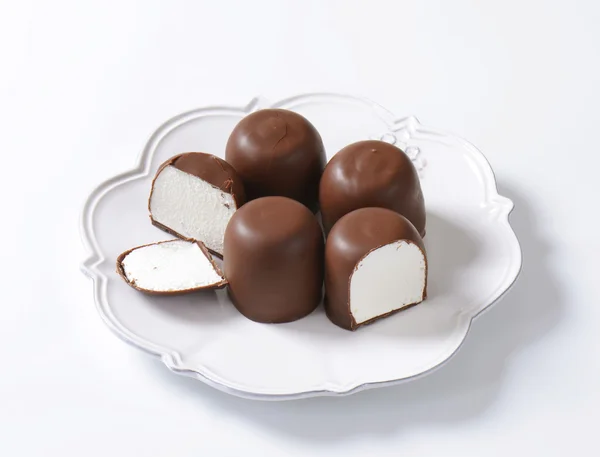 Chocolate-coated marshmallow treats — Stock Photo, Image