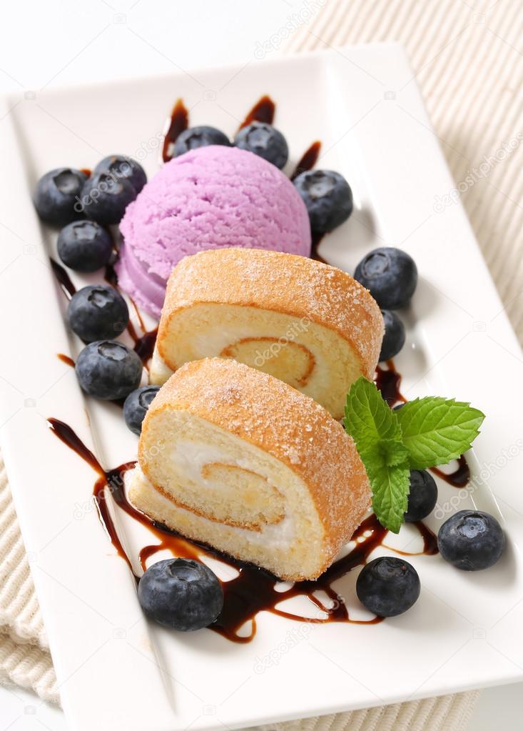 Swiss roll with blueberry ice cream