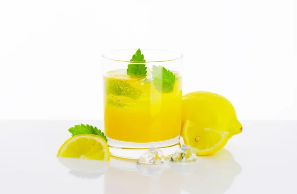 Bebida de jugo de limón —  Fotos de Stock