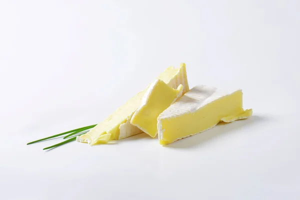 Lágy sajt, vékony fehér kéreggel — Stock Fotó