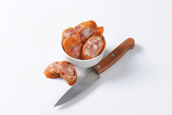 Saucisse de porc fumée tranchée — Photo