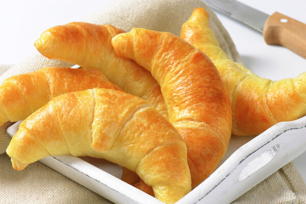Crisp butter crescent rolls