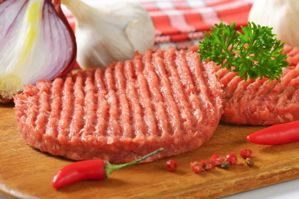 Rohe Hamburger-Pasteten — Stockfoto