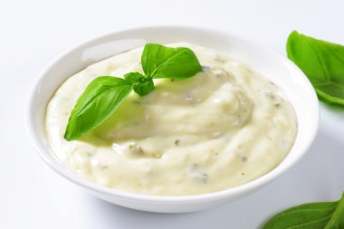 krem salata sosu