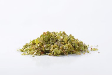 Kurutulmuş mercanköşk yaprakları