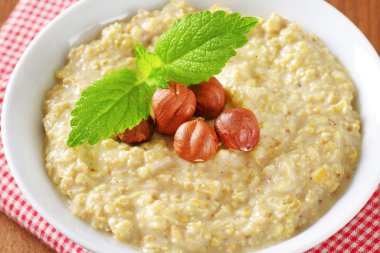 Fındık ile yulaf lapası