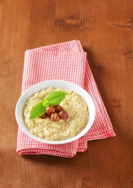 Fındık ile yulaf lapası