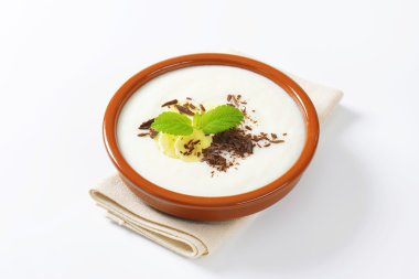 Muz ve çikolata ile pureed sütlaç